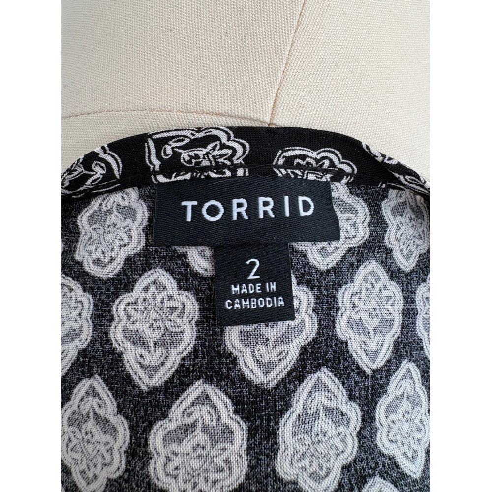 Torrid Peplum Camisole Black White Medallion Print Tiered Size 2 - Picture 6 of 8